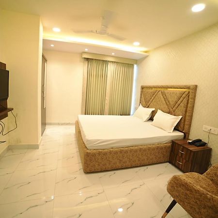 Ovel Hotel Ludhiana Dış mekan fotoğraf