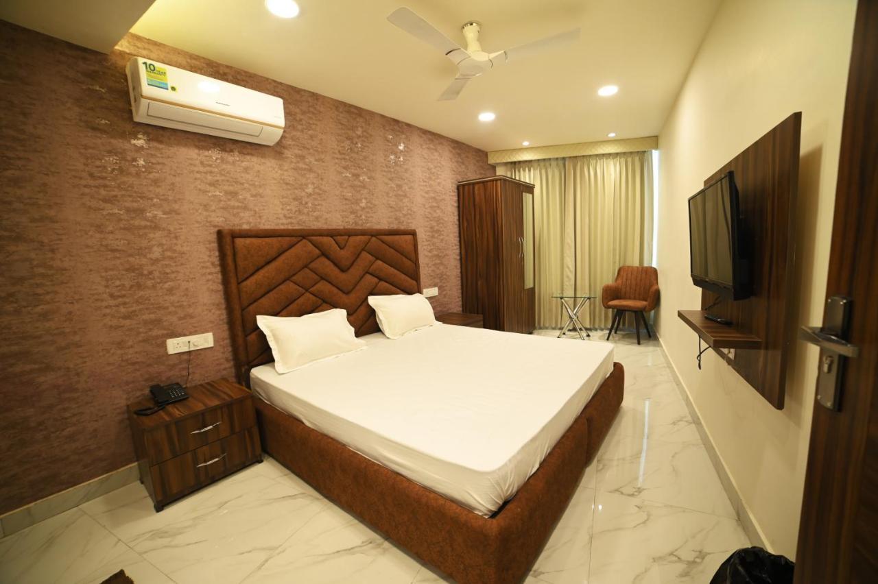 Ovel Hotel Ludhiana Dış mekan fotoğraf